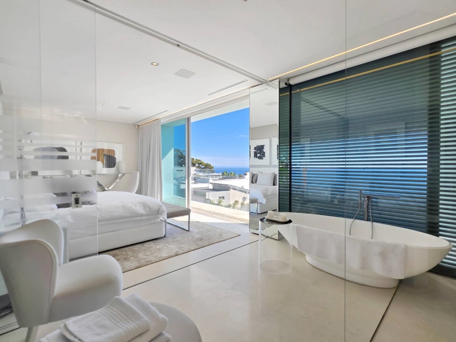 5 Bedroom Property for Sale in Fresnaye Western Cape